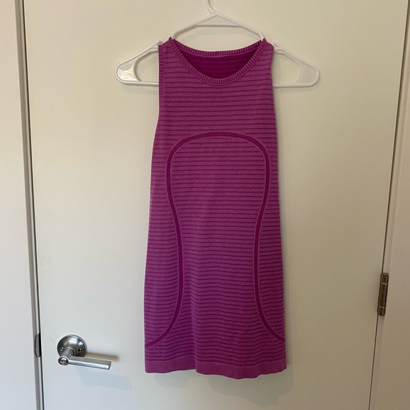⭐️ SOLD ⭐️ Lululemon High Neck Swiftly - Picture 6 of 6